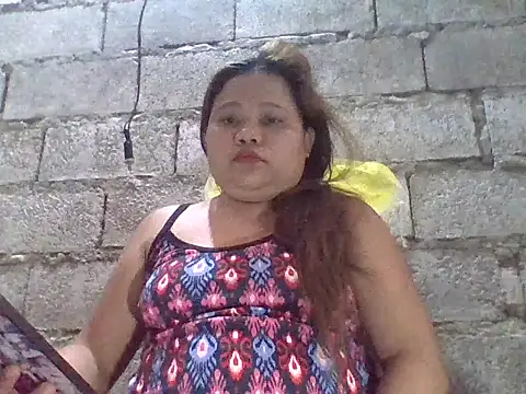 sweetlyn31 online show from August 5, 2026, 6:05 am