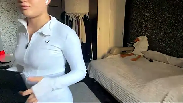 Snapshot of JoycelynUrion chatting on March 26, 2026, 10:10 am JoycelynUrion online show from March 26, 2026, 10:10 am