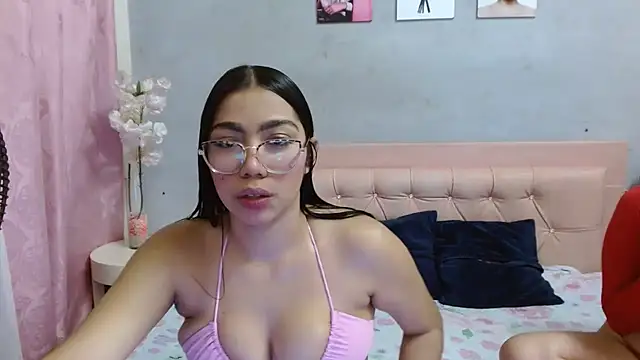 Snapshot of Eleanor_Rouillard chatting on April 29, 2026, 1:04 pm Eleanor Rouillard online show from April 29, 2026, 1:04 pm