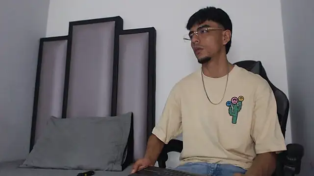 Snapshot of Endrick-23 chatting on March 6, 2026, 3:25 am Endrick-23 online show from March 6, 2026, 3:25 am