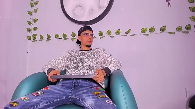 Snapshot of Endrick-23 chatting on March 12, 2026, 3:45 am Endrick-23 online show from March 12, 2026, 3:45 am