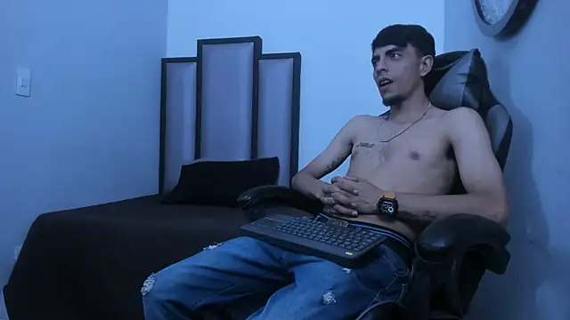 Snapshot of Endrick-23 chatting on March 19, 2026, 3:32 am Endrick-23 online show from March 19, 2026, 3:32 am