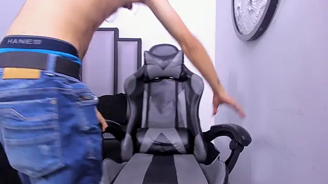 Snapshot of Endrick-23 chatting on March 22, 2026, 4:05 am Endrick-23 online show from March 22, 2026, 4:05 am