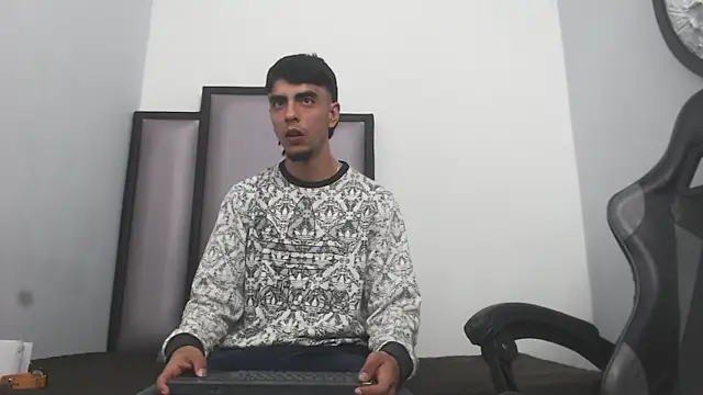 Snapshot of Endrick-23 chatting on March 27, 2026, 3:45 am Endrick-23 online show from March 27, 2026, 3:45 am