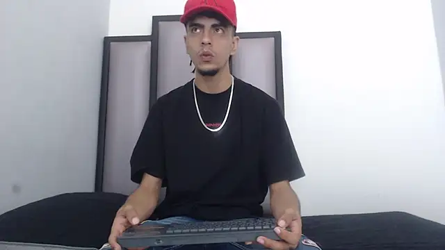 Snapshot of Endrick-23 chatting on April 1, 2026, 3:40 am Endrick-23 online show from April 1, 2026, 3:40 am