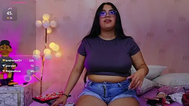 Snapshot of curvybuffgirllll chatting on July 6, 2026, 7:49 pm curvybuffgirllll online show from July 6, 2026, 7:49 pm