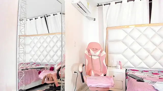 Snapshot of michelleblair1 chatting on July 26, 2026, 4:25 pm michelleblair1 online show from July 26, 2026, 4:25 pm