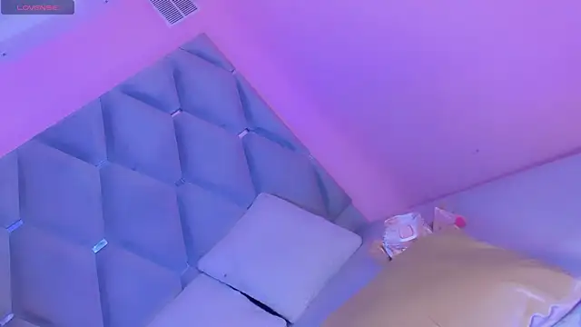 Snapshot of Daniiela_Ember chatting on April 1, 2026, 10:16 am Daniiela Ember online show from April 1, 2026, 10:16 am