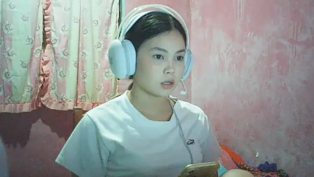 DessertFlower online show from May 5, 2026, 4:09 am