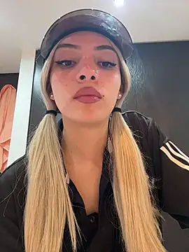 Snapshot of romanovanita chatting on March 13, 2026, 4:19 am romanovanita online show from March 13, 2026, 4:19 am