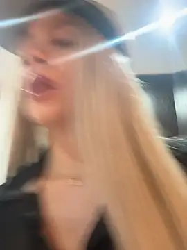 Snapshot of romanovanita chatting on April 13, 2026, 5:24 am romanovanita online show from April 13, 2026, 5:24 am