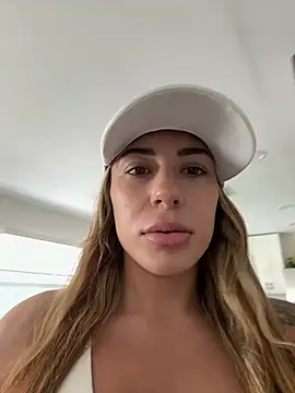 lucymiami1 online show from February 19, 2026, 7:43 pm