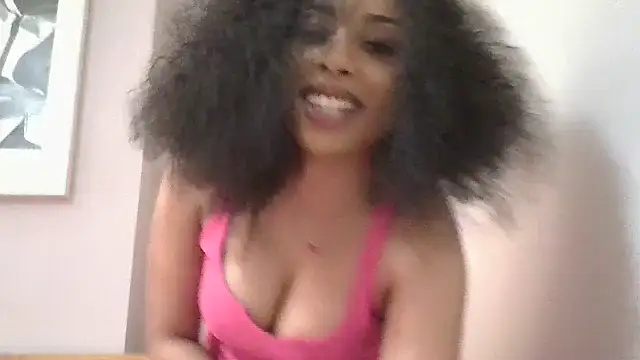 Snapshot of DivinnaMae chatting on February 20, 2026, 4:07 pm DivinnaMae online show from February 20, 2026, 4:07 pm