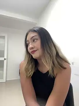 Luna lux  online show from February 28, 2026, 7:59 pm