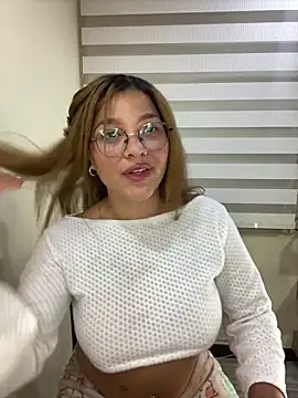 Snapshot of KendyLove_ chatting on April 13, 2026, 4:07 am KendyLove online show from April 13, 2026, 4:07 am