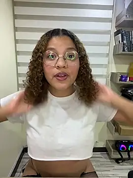 KendyLove  online show from May 4, 2026, 4:41 am