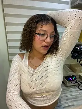 KendyLove  online show from May 11, 2026, 12:05 am