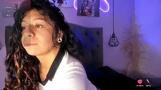 MilyFerrer online show from June 19, 2026, 3:22 am