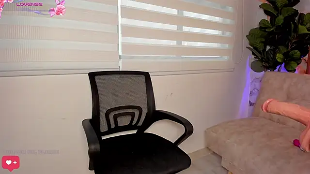 Antonella Moretti  online show from February 28, 2026, 4:30 pm