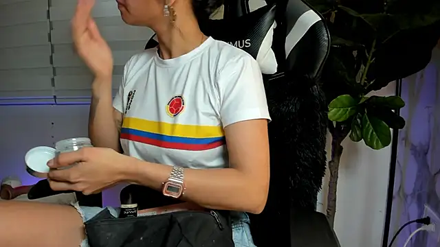 Snapshot of Antonella_Moretti_ chatting on July 9, 2026, 3:54 am Antonella Moretti online show from July 9, 2026, 3:54 am