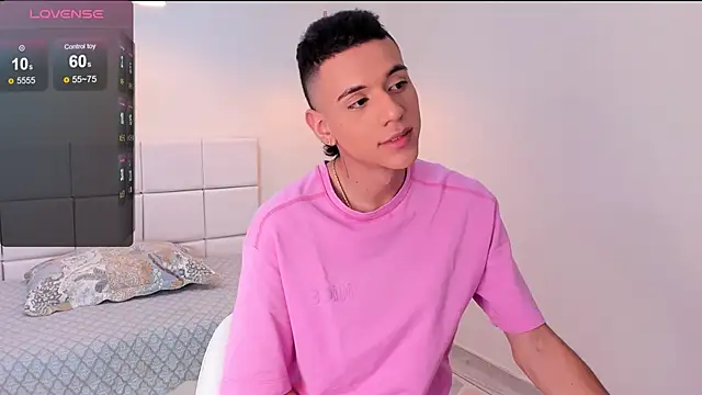 Snapshot of dominicjonnes chatting on March 2, 2026, 7:32 pm dominicjonnes online show from March 2, 2026, 7:32 pm