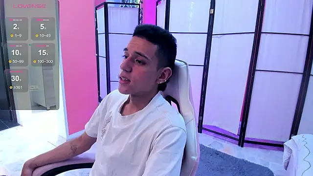 Snapshot of dominicjonnes chatting on March 9, 2026, 7:51 pm dominicjonnes online show from March 9, 2026, 7:51 pm