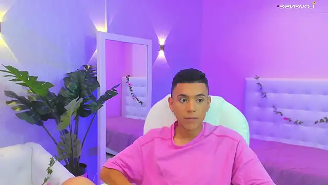 Snapshot of dominicjonnes chatting on March 28, 2026, 3:44 pm dominicjonnes online show from March 28, 2026, 3:44 pm