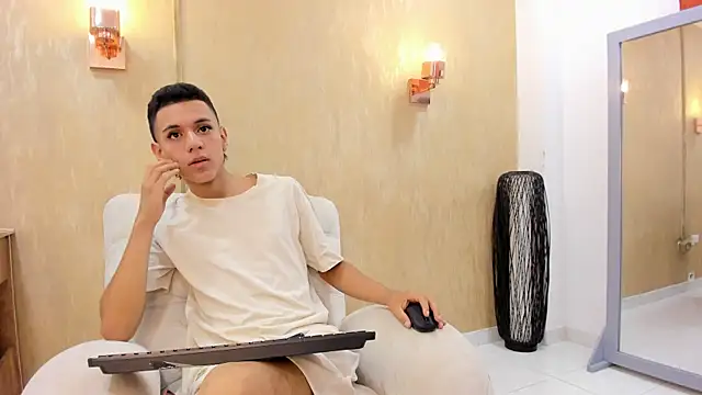 Snapshot of dominicjonnes chatting on April 13, 2026, 2:11 pm dominicjonnes online show from April 13, 2026, 2:11 pm