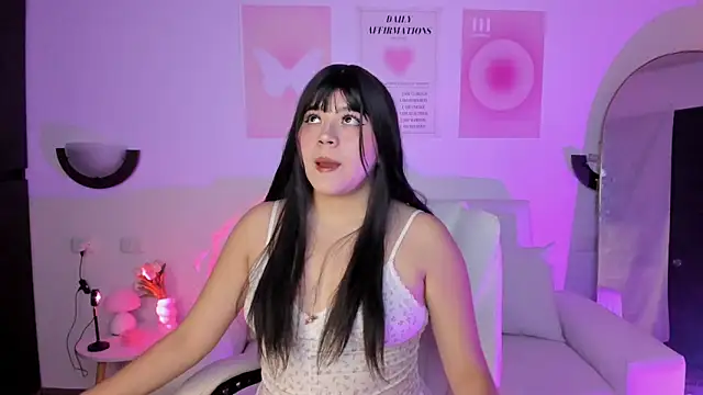 Emiii cute online show from April 25, 2026, 2:14 am