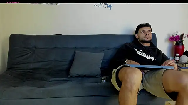 heteros hot  online show from April 13, 2026, 9:20 pm