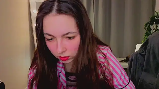 Snapshot of BellaThery chatting on March 5, 2026, 5:14 am BellaThery online show from March 5, 2026, 5:14 am