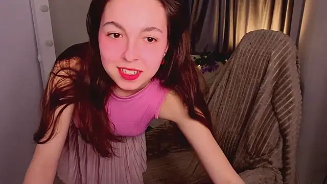 Snapshot of BellaThery chatting on March 27, 2026, 5:13 am BellaThery online show from March 27, 2026, 5:13 am