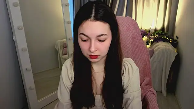 Snapshot of BellaThery chatting on April 2, 2026, 5:05 am BellaThery online show from April 2, 2026, 5:05 am