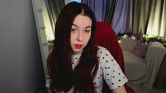 Snapshot of BellaThery chatting on April 10, 2026, 5:12 am BellaThery online show from April 10, 2026, 5:12 am