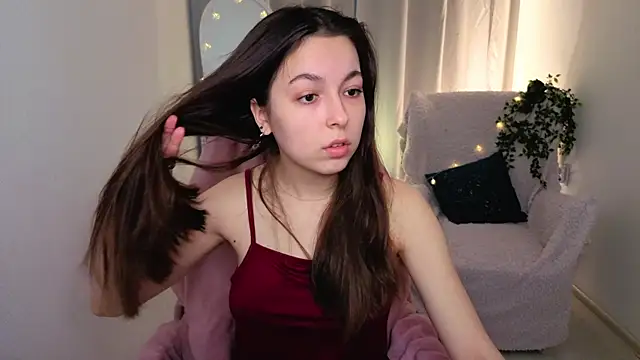 Snapshot of BellaThery chatting on May 14, 2026, 5:14 am BellaThery online show from May 14, 2026, 5:14 am