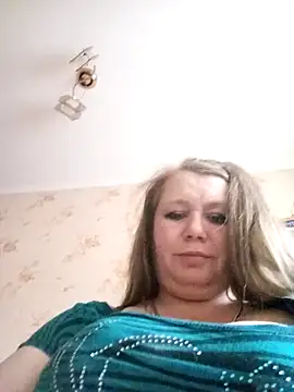 KiraStanton online show from March 22, 2026, 5:00 am