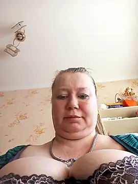 KiraStanton online show from May 3, 2026, 11:49 am