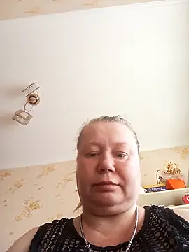 KiraStanton online show from May 6, 2026, 11:48 am