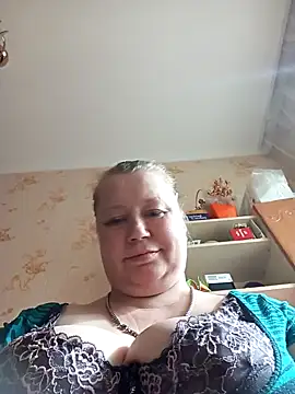KiraStanton online show from May 14, 2026, 2:13 pm