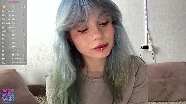 Emmibrilson online show from May 3, 2026, 10:21 am