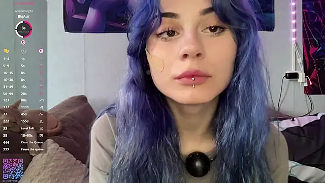 Snapshot of Emmibrilson chatting on June 13, 2026, 1:09 pm Emmibrilson online show from June 13, 2026, 1:09 pm