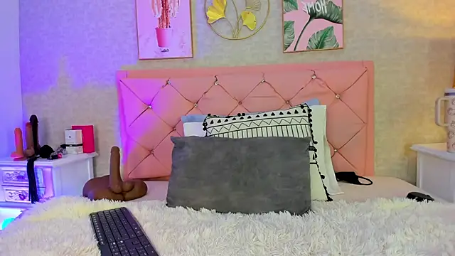 Snapshot of julietta_pink chatting on April 29, 2026, 8:18 am julietta pink online show from April 29, 2026, 8:18 am