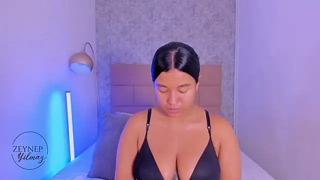 ZeynepYilmaz online show from April 15, 2026, 8:31 pm