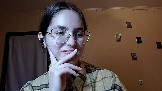 Snapshot of Katelemon chatting on May 11, 2026, 4:04 pm Katelemon online show from May 11, 2026, 4:04 pm