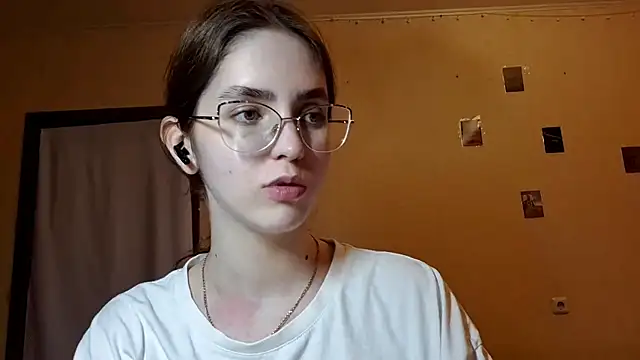 Snapshot of Katelemon chatting on May 13, 2026, 2:14 pm Katelemon online show from May 13, 2026, 2:14 pm