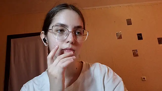 Snapshot of Katelemon chatting on May 18, 2026, 10:21 am Katelemon online show from May 18, 2026, 10:21 am