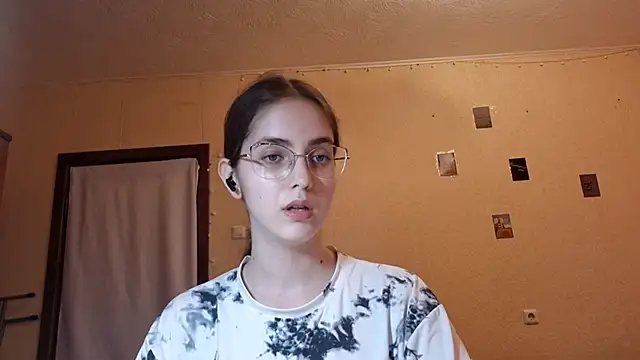Katelemon online show from June 29, 2026, 3:23 pm