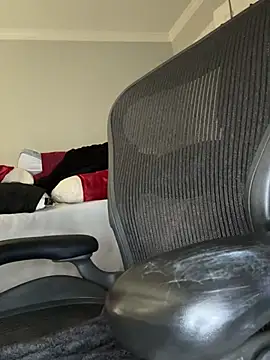 vampboytoy online show from April 3, 2026, 3:54 pm