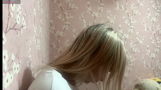 LiraDreamX online show from April 2, 2026, 5:54 pm