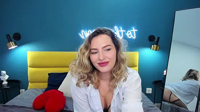 StellaAlluring online show from March 10, 2026, 1:43 am